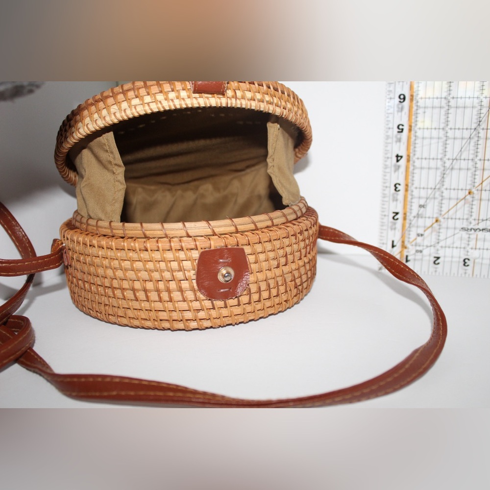 Round Rattan Wicker Crossbody Boho Bag - Picture 7 of 7